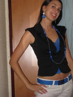 04-sexy-breasted-chick