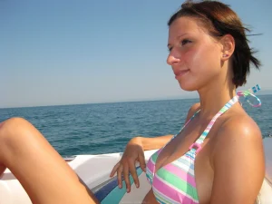 09-sexy-breasted-chick