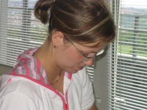 02-sexy-gf-shows-her-nipples