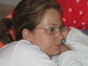 04-sexy-gf-shows-her-nipples