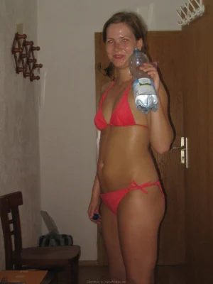 14-sexy-gf-shows-her-nipples