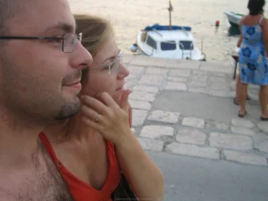 19-sexy-gf-shows-her-nipples