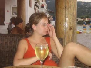 23-sexy-gf-shows-her-nipples