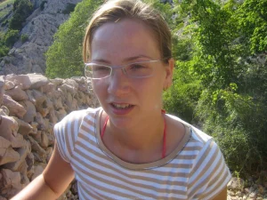 24-sexy-gf-shows-her-nipples