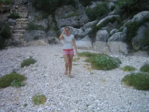 26-sexy-gf-shows-her-nipples