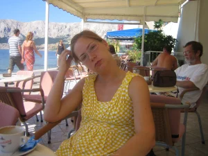 30-sexy-gf-shows-her-nipples