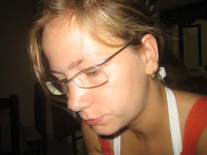 37-sexy-gf-shows-her-nipples