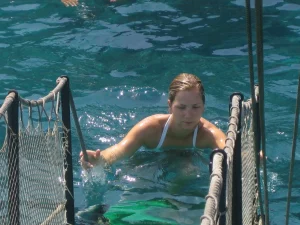 39-sexy-gf-shows-her-nipples