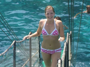 40-sexy-gf-shows-her-nipples