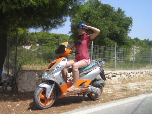 44-sexy-gf-shows-her-nipples