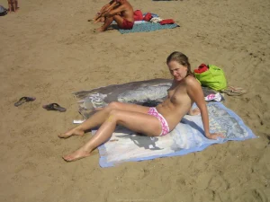 53-sexy-gf-shows-her-nipples