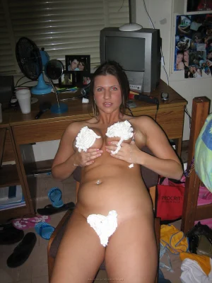 42-sexy-girls-show-their-boobs-and-asses