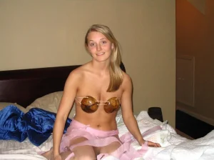 05-sexy-shaved-pussy-gf