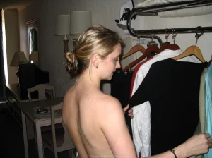 08-sexy-shaved-pussy-gf