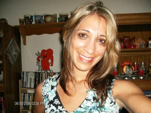 03-shaved-pussy-babe-in-bath