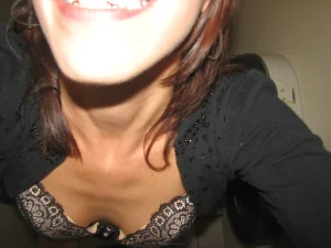 07-shaved-pussy-babe-in-bath