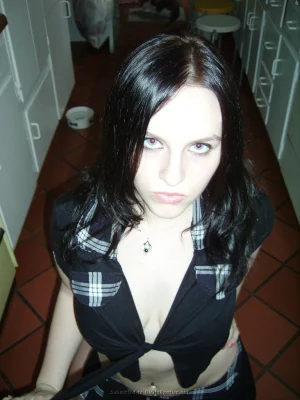 08-she-loves-herself-photographed