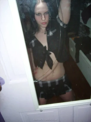 09-she-loves-herself-photographed