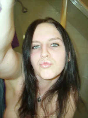 20-she-loves-herself-photographed