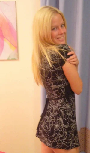 19-skinny-blonde-shows-herself