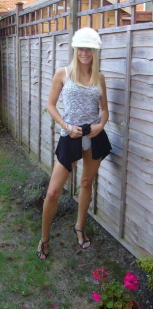 23-skinny-blonde-shows-herself