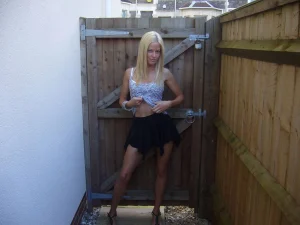 24-skinny-blonde-shows-herself