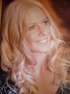 35-skinny-blonde-shows-herself