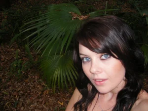 02-sweet-brunette-in-bath