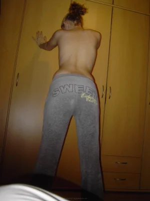 sweet-chick-shows-pussy-04