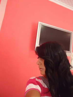 06-sweet-gf-making-photos-of-herself