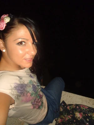 07-sweet-gf-making-photos-of-herself