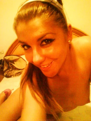 21-sweet-gf-making-photos-of-herself