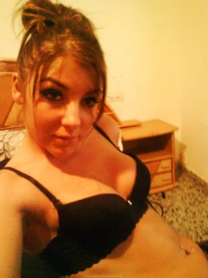 42-sweet-gf-making-photos-of-herself