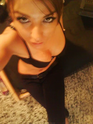 43-sweet-gf-making-photos-of-herself