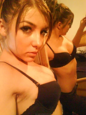 45-sweet-gf-making-photos-of-herself