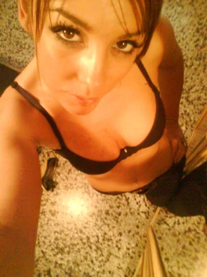 46-sweet-gf-making-photos-of-herself