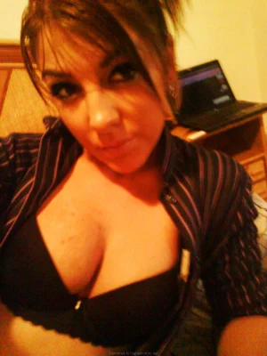 47-sweet-gf-making-photos-of-herself