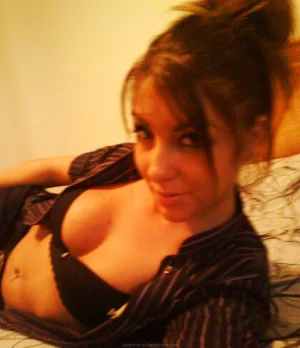 48-sweet-gf-making-photos-of-herself