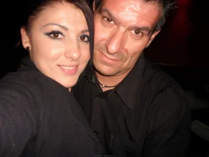 55-sweet-gf-making-photos-of-herself