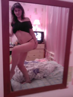 06-sweet-gf-shows-herself