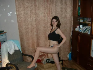 24-sweet-gf-shows-herself