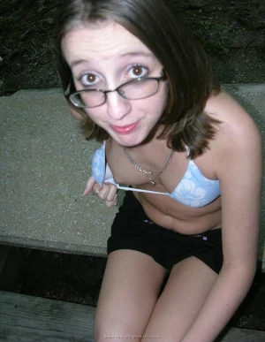 09-sweet-girl-alice-shows-her-body