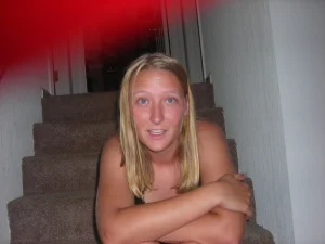 27-sweet-girl-alice-shows-her-body