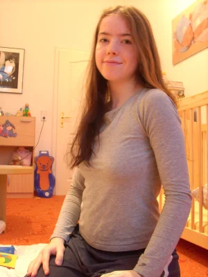 24-tee-shows-her-shaved-pussy