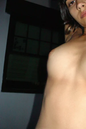 10-teen-loves-doing-self-shots