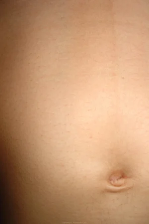 27-teen-loves-doing-self-shots