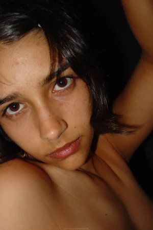 33-teen-loves-doing-self-shots