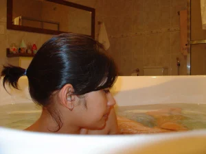 40-teen-loves-doing-self-shots