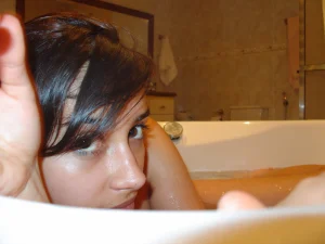 41-teen-loves-doing-self-shots