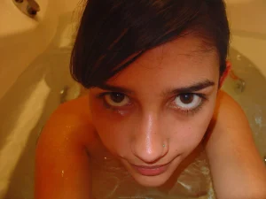 54-teen-loves-doing-self-shots